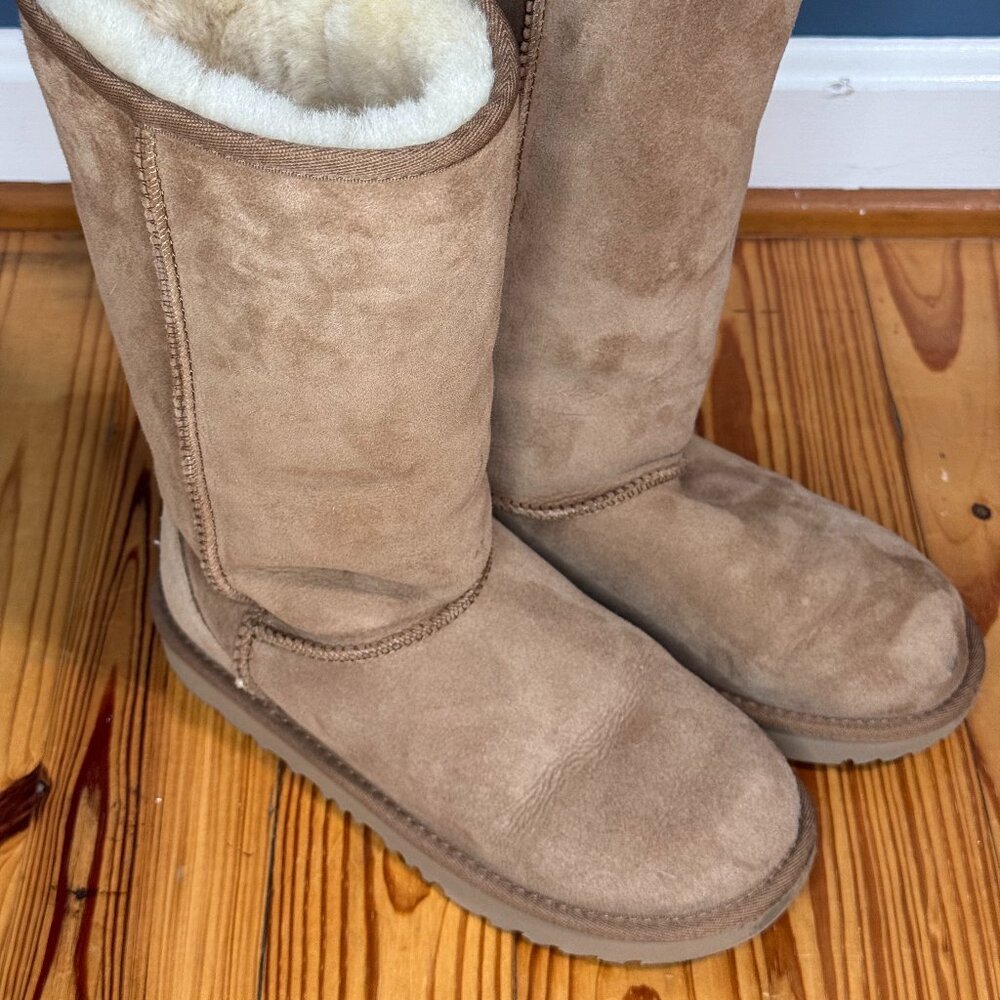 Ugg Kid's Classic II Tall Boot - Chestnut - Size 4